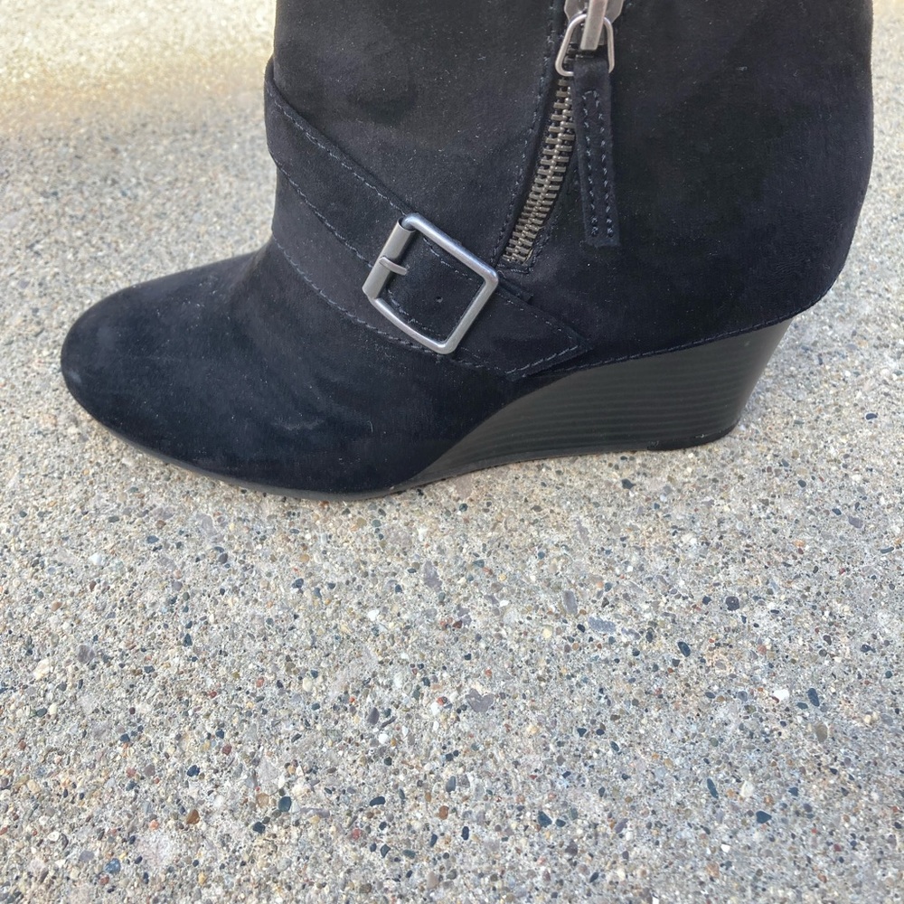 Black wedge boots